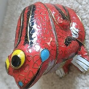 A CLOISONÉ ENAMELWARE FROG JEWELRY BOX. S2